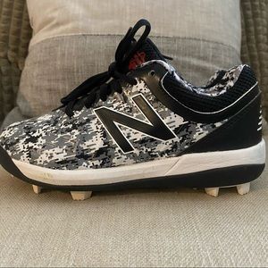 New Balance Baseball Cleats No soles inside